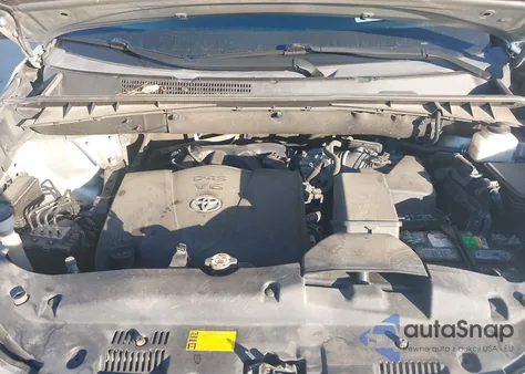 2019 Toyota Highlander Le z USA, uszkodzony, nr VIN 5TDZZRFH4KS301983